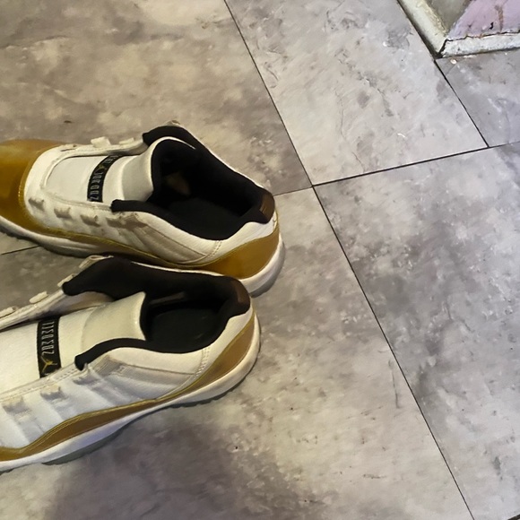 Retro 12 white and gold size 5y - Picture 3 of 7